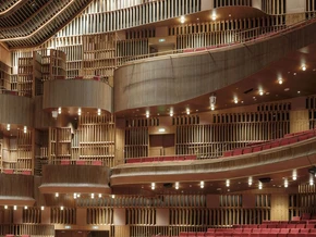 Konferans Salonlarında İzolatör Sistemleri: Zemin, Tavan ve Duvarlarda Titreşim & Gürültü İzolasyonu