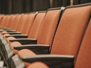 Neden Ucuz Konferans Koltuğu Değil, Doğru Koltuk?