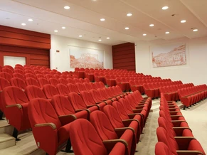 Konferans Koltuğu Nedir, Nasıl Olmalıdır?